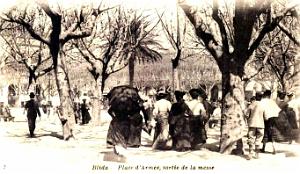 Blida - Place d'Armes - Sortie de Messe